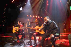 Zezé Di Camargo e Luciano lotam shows em Curitiba e Sorocaba com muita emoção e romantismo