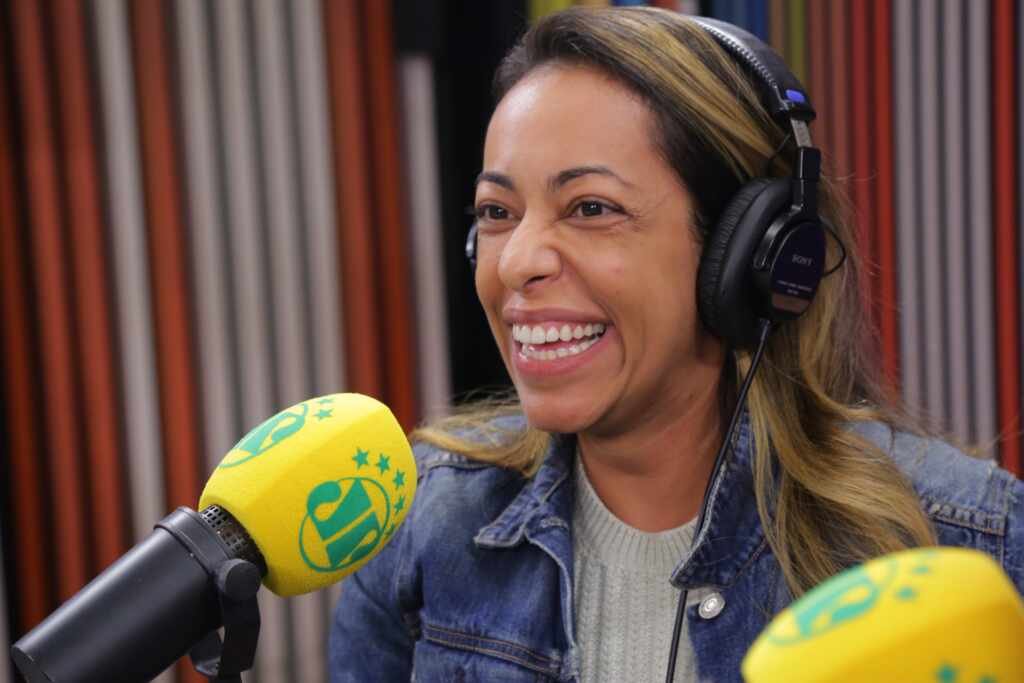 Samantha Schmütz retorna ao Brasil e fala sobre nova fase como cantora nos EUA Samantha Schmütz retorna ao Brasil e fala sobre nova fase como cantora nos EUA