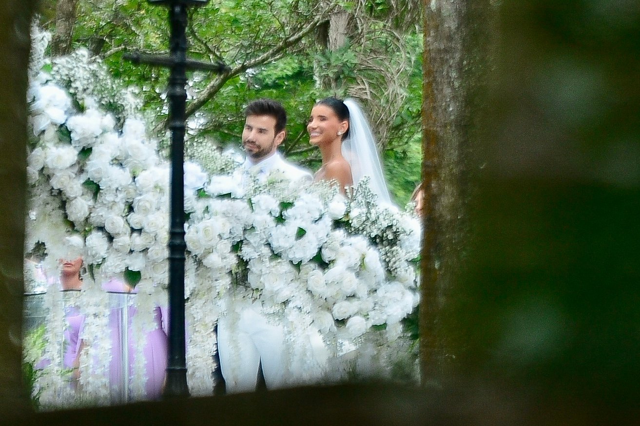 Jakelyne Oliveira e Mariano oficializam união em cerimônia elegante no interior de SP 19 EDU2574
