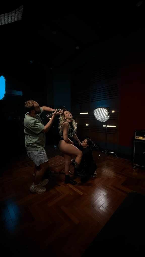 Gica entra em estúdio para gravação de novo Projeto Musical Gica entra em estúdio para gravação de novo Projeto Musical