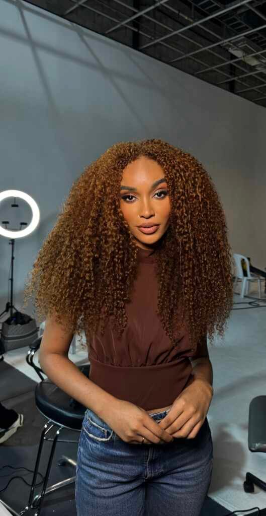 Stephanie Durval revela sua nova “skin” para 2025 e celebra contrato com a L’Oréal Paris