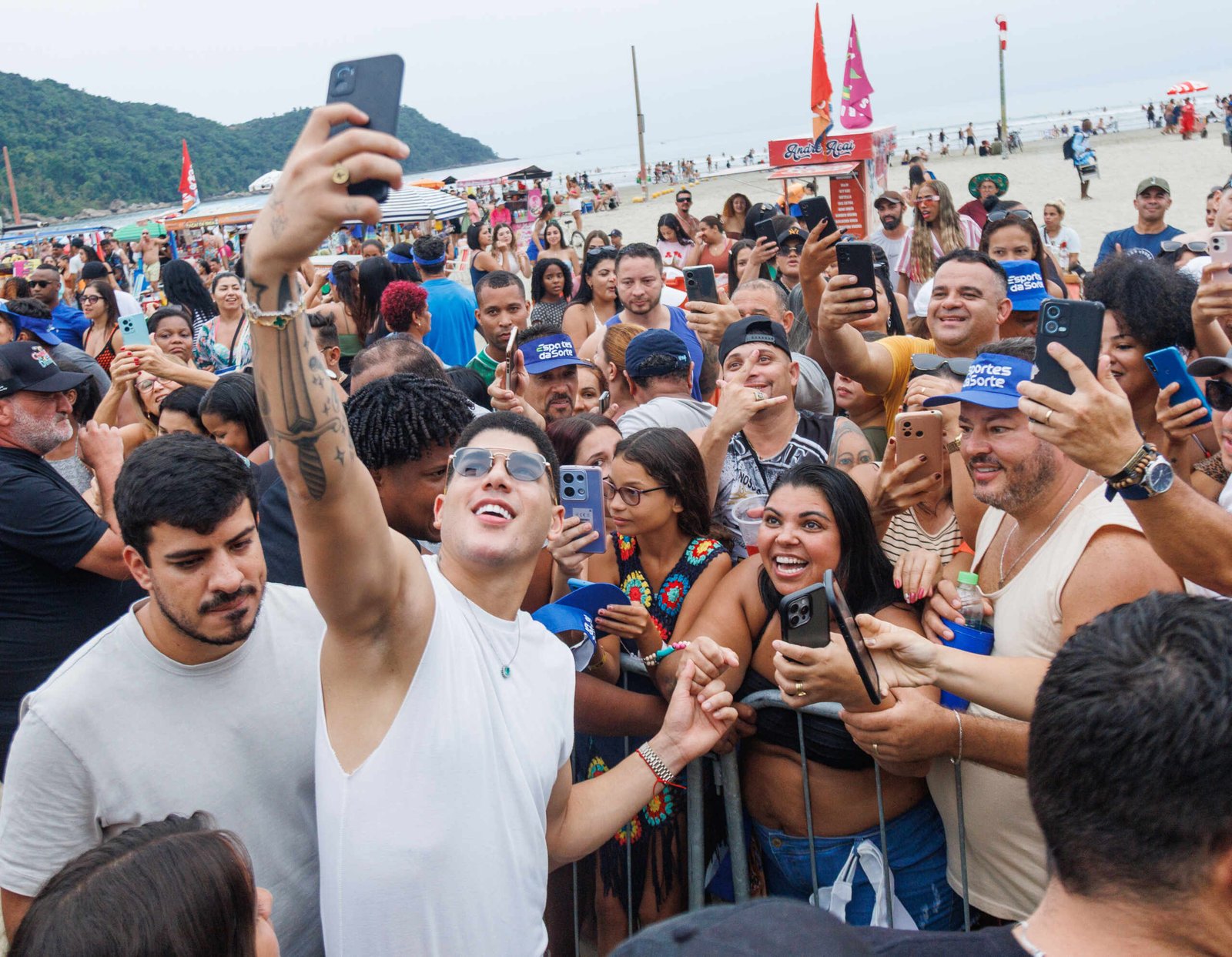 Zé Vaqueiro causa tumulto ao chegar para gravação de "Eita Lucas" na Praia Grande 18 IMG 2721 scaled