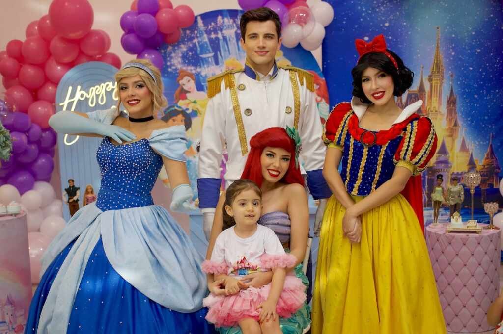 Bianca a pequena afilhada do apresentador Fernando Fernandes, comemora 4 anos em grande estilo