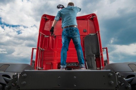 Caminhão cegonha vs. plataforma: Qual a melhor opção para o transporte do seu carro? 17 PHOTO 2025 04 23 10 29 34