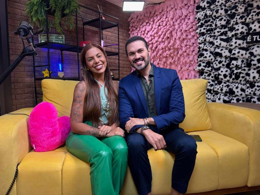 Evelyn Regly: Por que mulheres que convivem juntas menstruam no mesmo período? Ginecologista explica