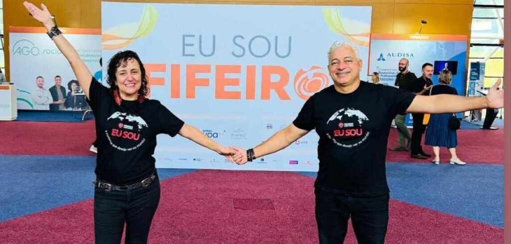 O casal Iara e Eduardo Xavier - Caçadores de Bons exemplos palestraram no FIFE 2025