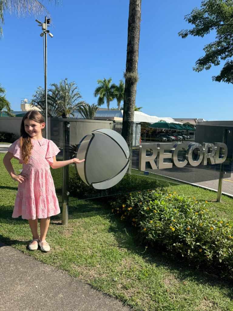 Isis Csermak estreia na TV como filha do Rei Baasa em nova superprodução da Record