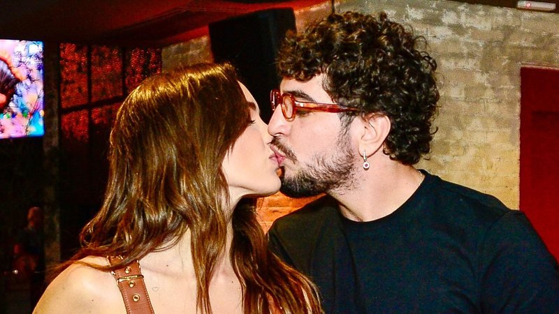 Rafa Kalimann e Nattan trocam carinhos durante o São João da Thay Rafa Kalimann e Nattan trocam carinhos durante o São João da Thay