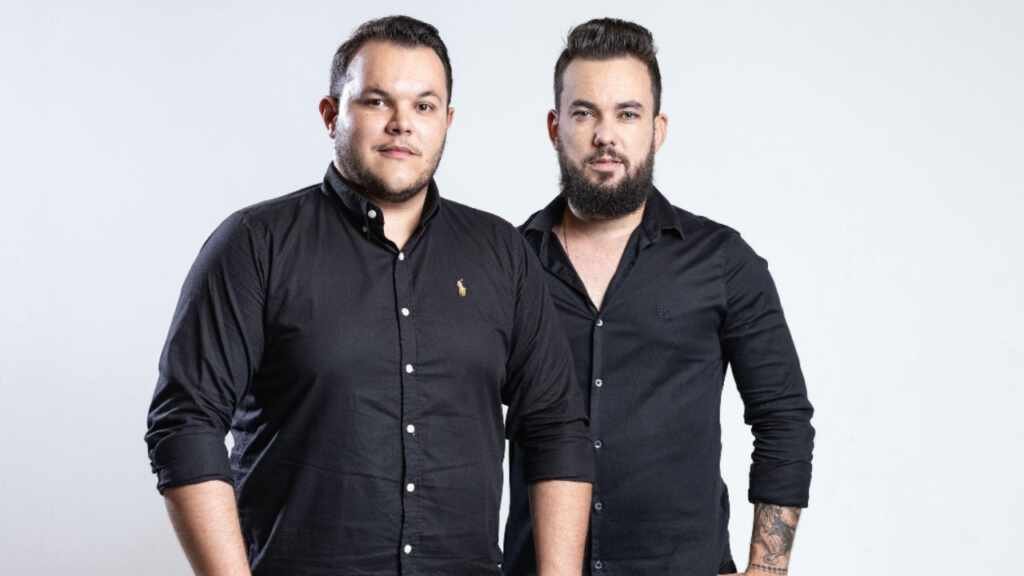 “Voz de fundo” ultrapassa 10 milhões no YouTube e consagra ascensão de Matheus & Lorenzo 17 “Voz de fundo” ultrapassa 10 milhões no YouTube e consagra ascensão de Matheus & Lorenzo