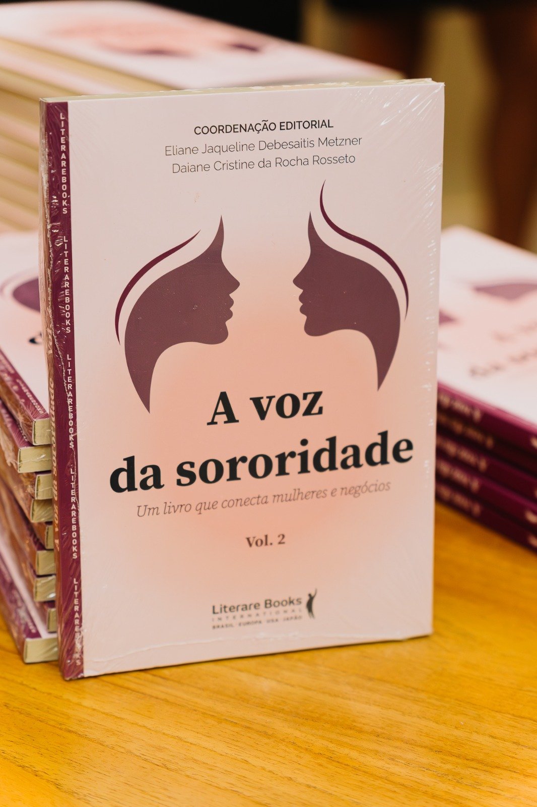 Aline Tschá participa do livro “A Voz da Sororidade”, lançado na FIEMT