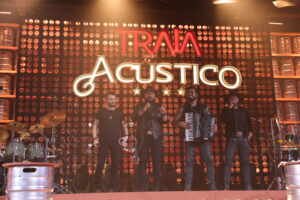 Traia Véia lança DVD “Traia Acústico” com clima intimista e resgate das raízes sertanejas