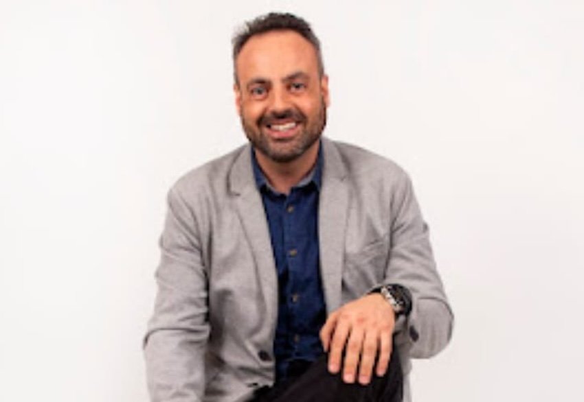 De forma clara, eficaz e persuasiva, Ricardo Russo vem conquistando a cada dia mais o púbico na TV De forma clara, eficaz e persuasiva, Ricardo Russo vem conquistando a cada dia mais o púbico na TV
