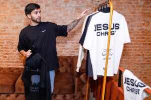 Giovanni Vieira Palmuti, apresenta coleção “Mission Shalom Store”