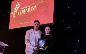 Casal Lappe recebe o prêmio Internacional mais importante do seu ramo de atuação e brilha em cerimônia em Londres