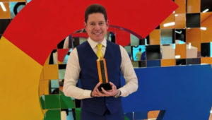 Bispo Bruno Leonardo é homenageado pelo YouTube com placa de 50 milhões de inscritos e visita sede do Google Brasil