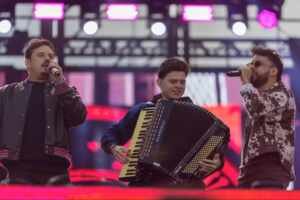 Clayton & Romário interpretam seus maiores hits na Festa do Peão de Americana