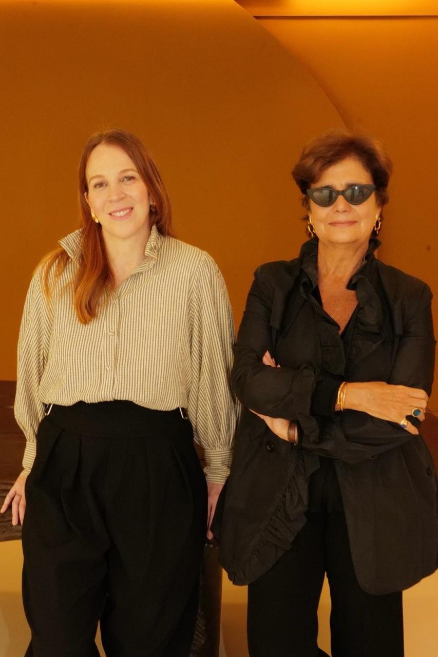 Fronteiras do Design celebra 50 anos do Bueno Netto com mostra inédita no Parque Global Cultural de arte e decoração 22 Fernanda e Katia
