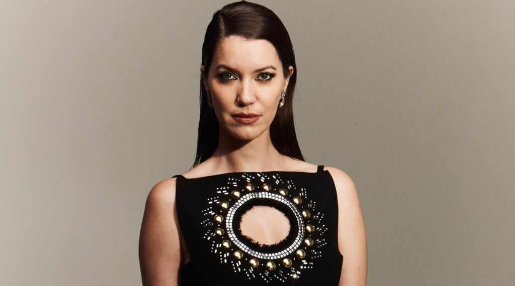 Nathalia Dill prestigia evento de “Guerreiros do Sol”, nova novela do Globoplay