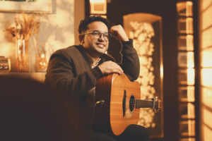 Misaias Oliveira lança o single “Ficar Velhinho com Você”, especial Dia dos Namorados