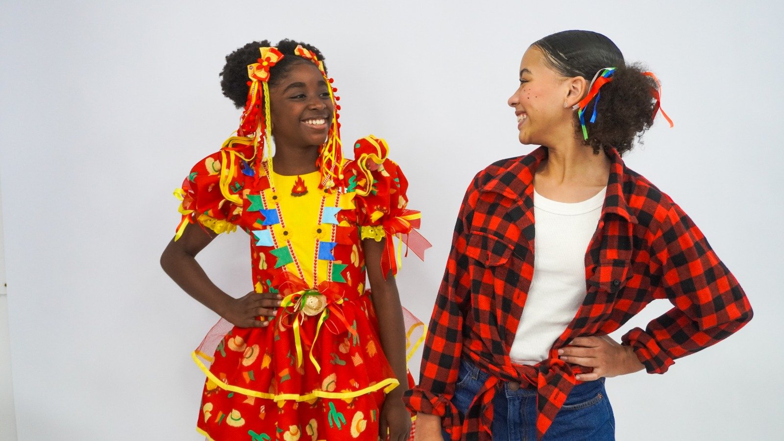 Julia Monize e Isis Brito - Foto: Divulgação