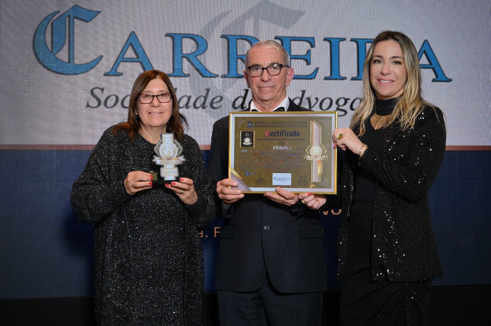 Carreira Advogados recebe o Selo Referencia Nacional