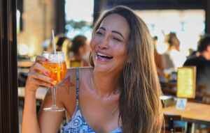 Amanda Fróes sofre transfobia e recebe apoio de sua amiga Roberta Close