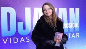 Sophia Ellen prestigia “Djavan – O Musical: Vidas pra Contar” e revela paixão pelo teatro