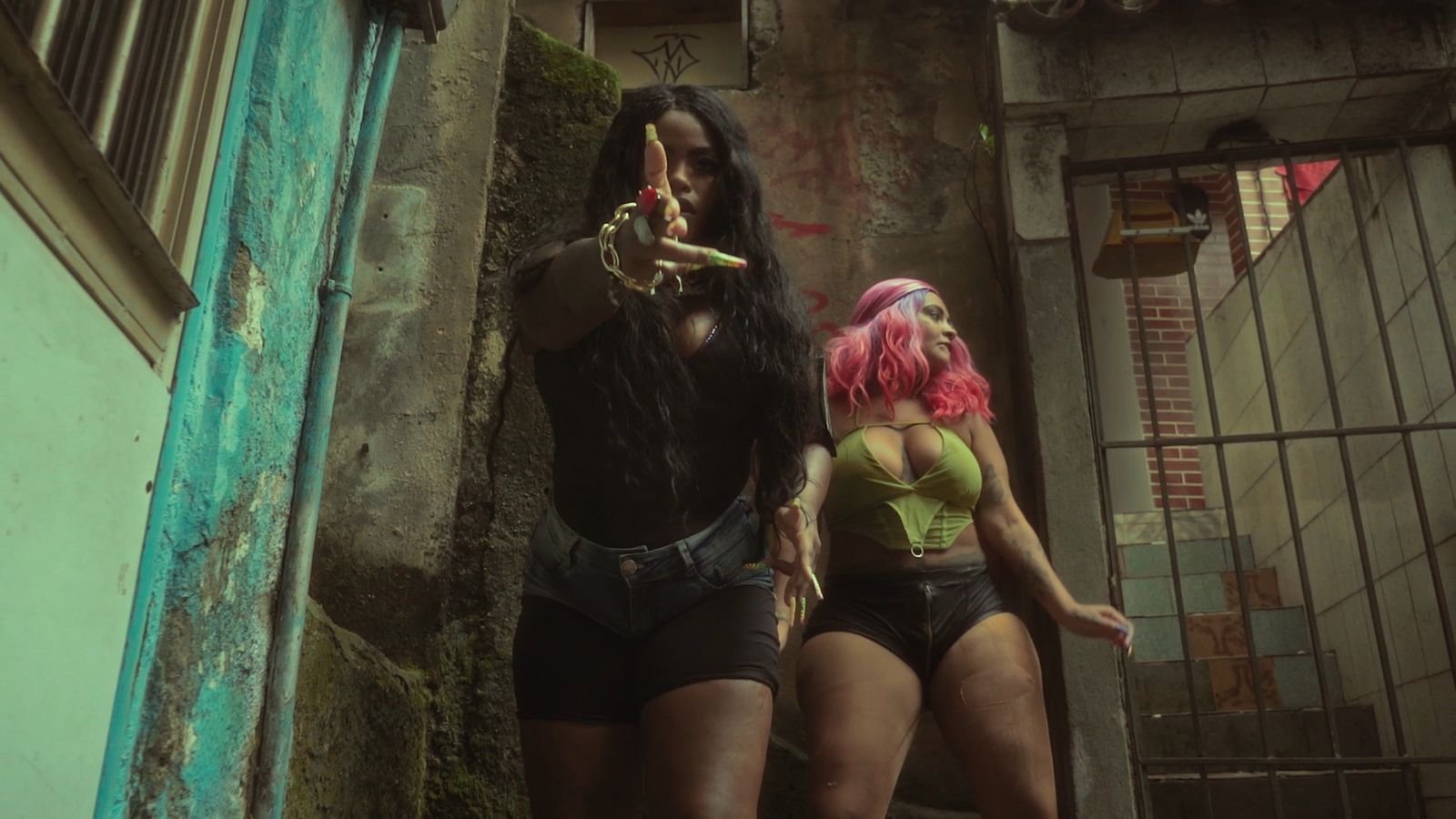Rubi Brazil leva arte da favela ao palco internacional e inspira mulheres com sua trajetória real 18 WhatsApp Image 2025 06 18 at 07.02.24 1