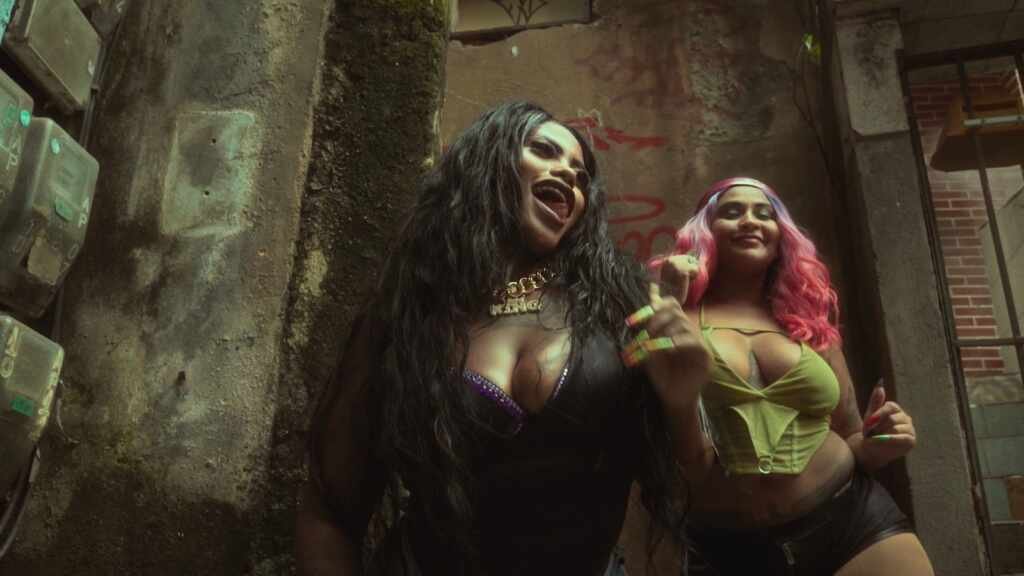 Rubi Brazil leva arte da favela ao palco internacional e inspira mulheres com sua trajetória real Rubi Brazil leva arte da favela ao palco internacional e inspira mulheres com sua trajetória real