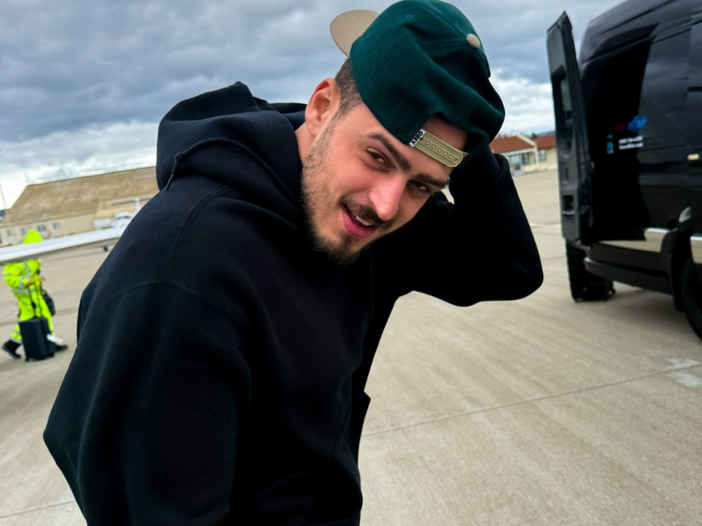 Influenciador Jon Vlogs é preso após confusão em balada na Croácia