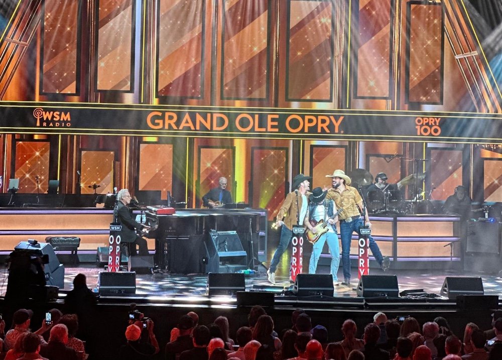 Fernando & Sorocaba se tornam os primeiros brasileiros a se apresentarem em Nashville