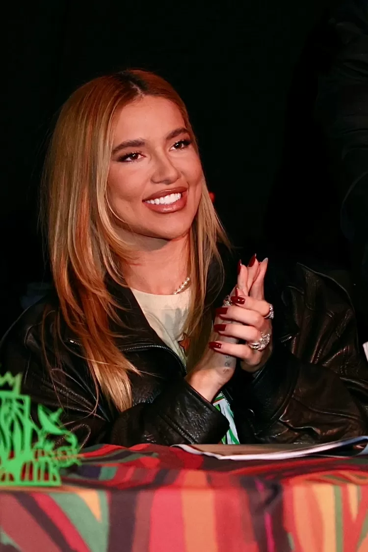 Virginia Fonseca samba em arraiá da família e divide opiniões nas redes 17 virginia fonseca marca presenca em lancamento de enredo na grande rio