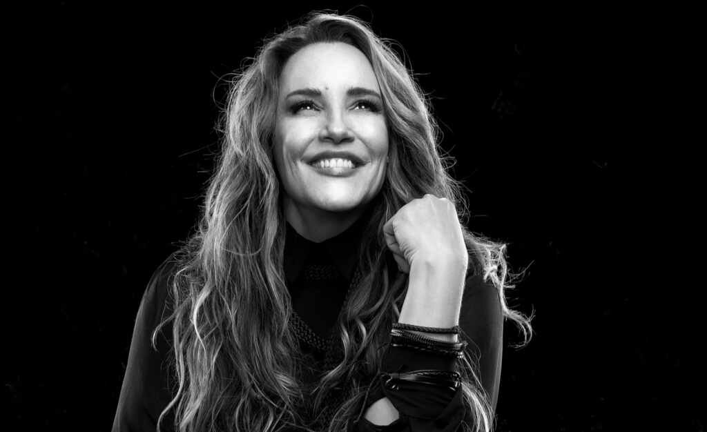 Ana Carolina celebra 25 anos de carreira com novo EP e estreia da turnê “25 Anas” no Qualistage