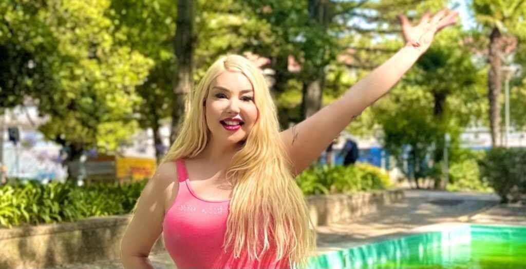 Patricia Ribeiro se emociona ao relembrar início de sua transição 