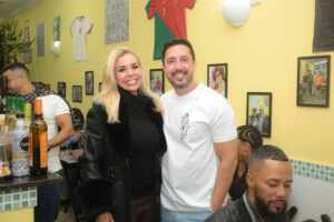 Renata Banhara retorna ao Brasil para evento de lançamento da Royal Deluxe em SP