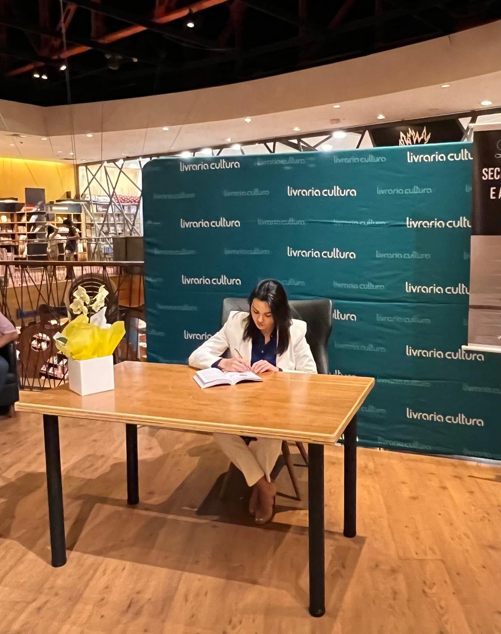 Gislene Pingituro revela bastidores do alto escalão em novo livro 19 WhatsApp Image 2025 07 03 at 17.10.54 2