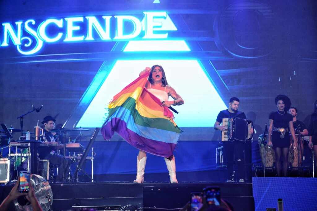 Lauana Prado leva representatividade ao palco do ItaPedro em show histórico em Itabuna Lauana Prado leva representatividade ao palco do ItaPedro em show histórico em Itabuna