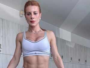 Deborah Albuquerque revela rotina de treinos e diz: “Treinar, pra mim, é como escovar os dentes”