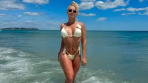 Thalita Zampirolli celebra o 4 de julho com fotos na praia nos EUA
