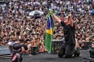 Ore Comigo reúne milhares de pessoas na Arena MRV e arrecada 30 toneladas de alimentos