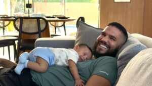 Brenno Casagrande celebra mesversário do filho Ben no Estrela da Casa