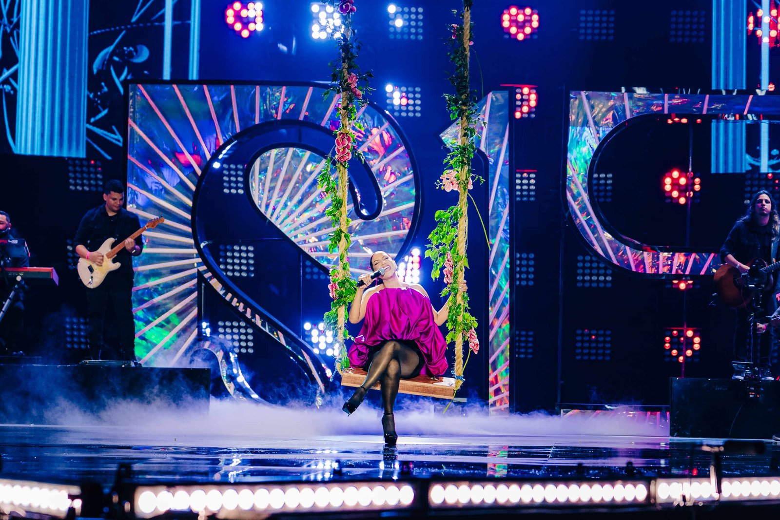 Priscila Senna faz história no Marco Zero com gravação do “15 anos - TBT da Musa” 17 CREDITO Kaio Cads scaled