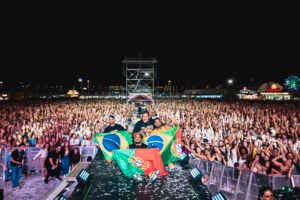 Menos é Mais leva pagode brasileiro a Portugal e promete turnê internacional