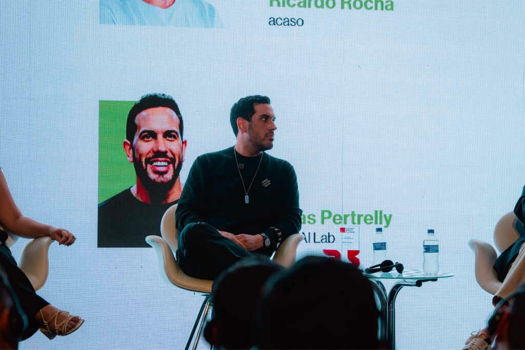 Izaias Pertrelly vence prêmio de Inteligência Artificial no MIT Innovators Under 35