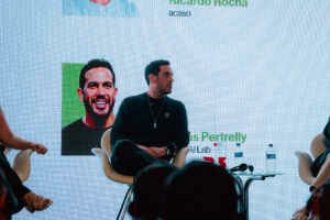 Izaias Pertrelly vence prêmio de Inteligência Artificial no MIT Innovators Under 35