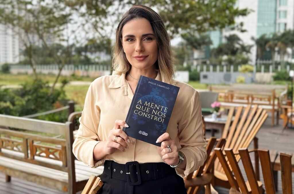 Jhulie Campello lança livro sobre autodesconstrução e reconstrução pessoal