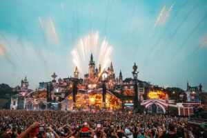 Tomorrowland Brasil 2025: empresa abre 30 vagas para funções de acesso e orientação