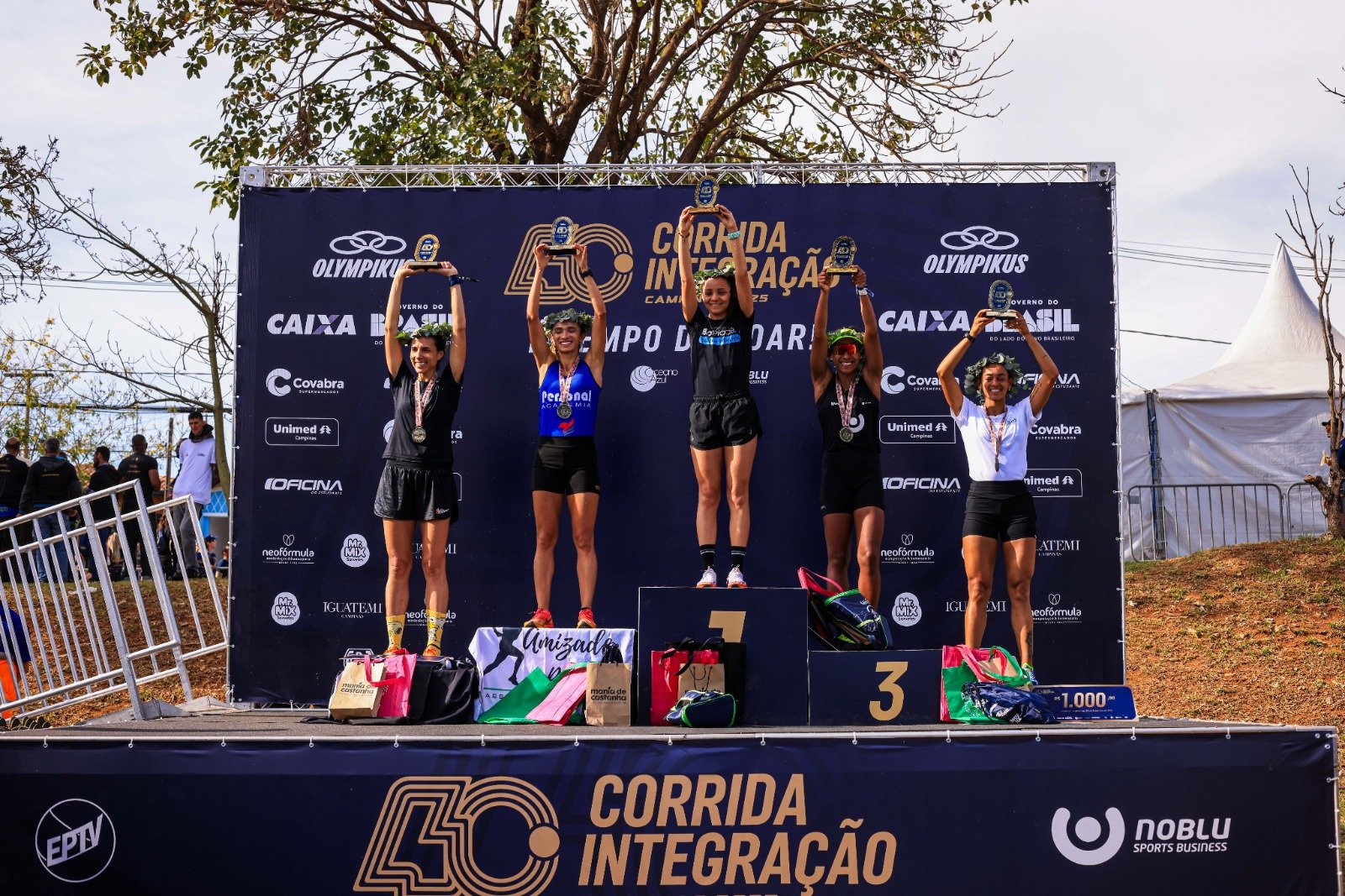 Com o tempo de 38m21s, Anny Karoline ficou em primeiro lugar no pódio de 10 km feminino - Crédito: Rogério Capela