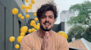 MIL balões amarelos tomaram conta de São Paulo no lançamento de “A Festa”, novo single de Camillo Merachi