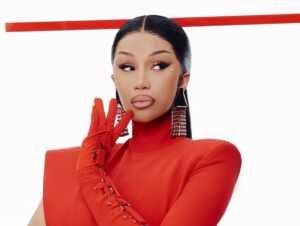 Cardi B reflete sobre pressão estética, aceitação do corpo e perda de felicidade com a fama